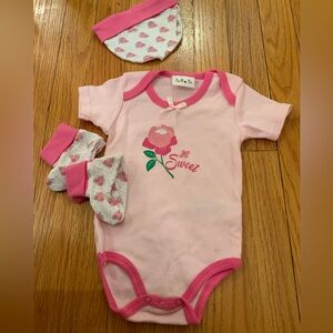 0-3 Months Sweet floral body suit set onesie booties hat Pink Baby Girl